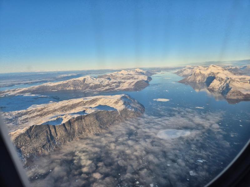 Nuuk fjorden fra Danmarksflyveren - vinter og sol. Meget is fra Isfjorden