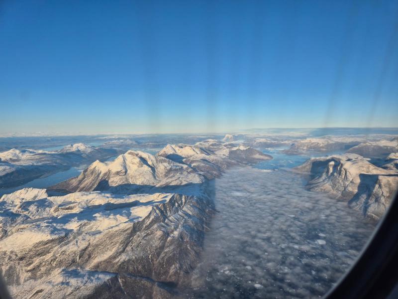 Nuuk fjorden fra Danmarksflyveren - vinter og sol. Meget is fra Isfjorden