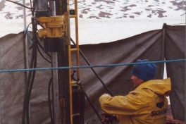 1992-06-Teltlejr-ved-boreproevninger-04
