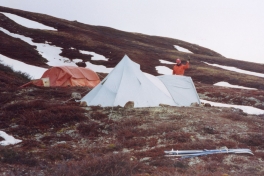 1992-06-Teltlejr-ved-boreproevninger-25