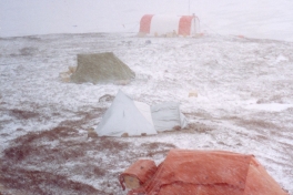 1992-06-Teltlejr-ved-boreproevninger-31