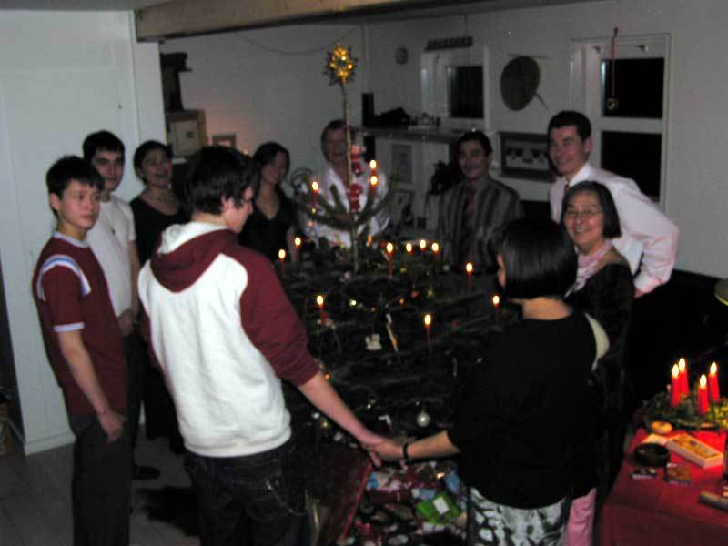 2004-12-24-juledans