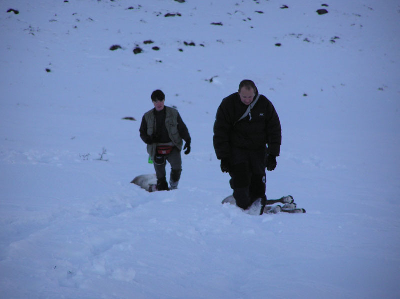 2005-10-21-22-23_rensdyrjagt_barn_john_suulut_064