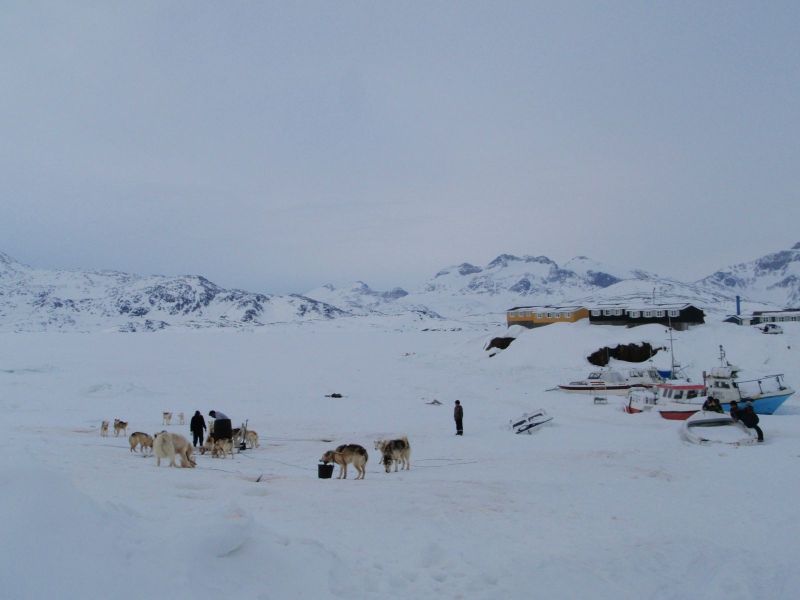 Hele familien i Tasiilaq