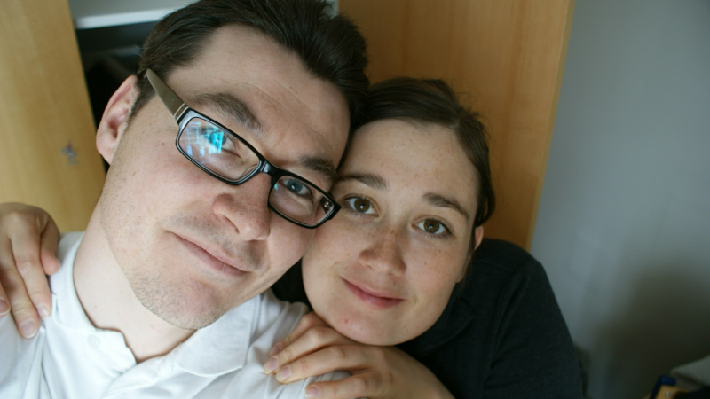 2009-02-15-2107_Hele familien i Tasiilaq_Maritha Eugenius Labansen