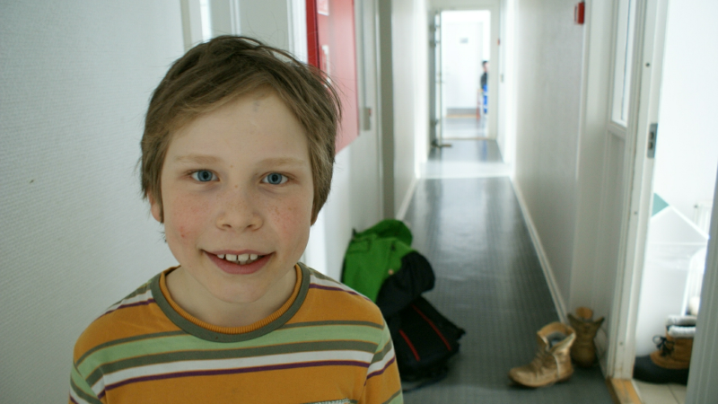 2009-02-15-2107_Hele familien i Tasiilaq_Rumle Labansen