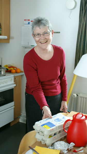 2009-02-15-2109_Hele familien i Tasiilaq_-