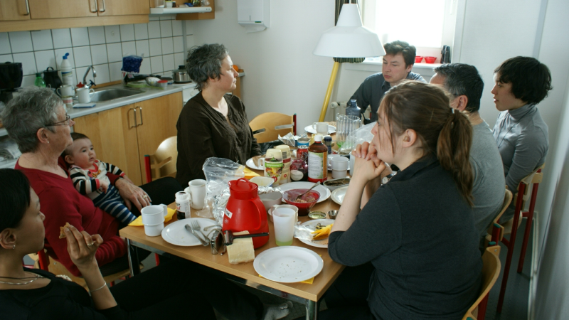 2009-02-15-2146_Hele familien i Tasiilaq_Qupanuk Eugenius Labansen; Søren Labansen