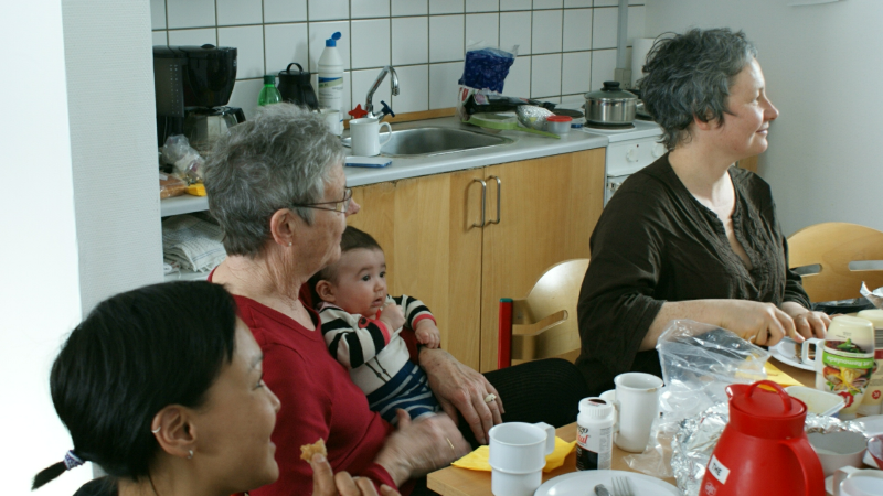 2009-02-15-2147_Hele familien i Tasiilaq_Qupanuk Eugenius Labansen