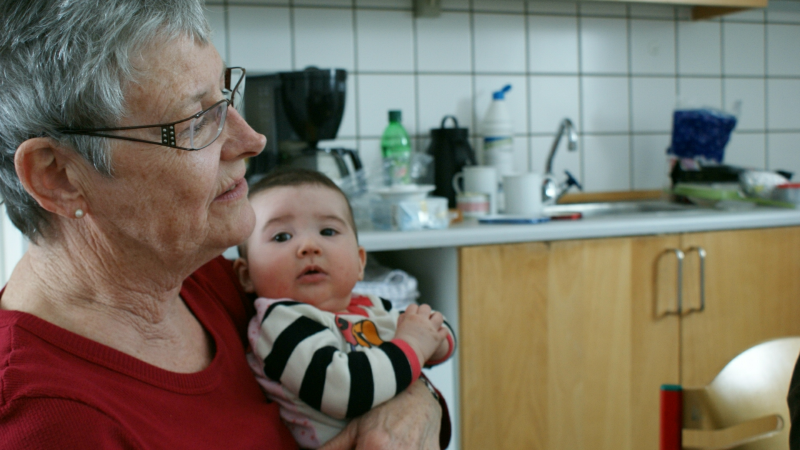 2009-02-15-2150_Hele familien i Tasiilaq_Qupanuk Eugenius Labansen