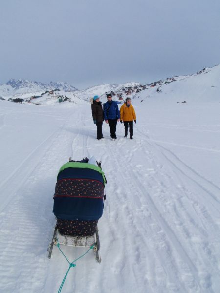 Hele familien i Tasiilaq