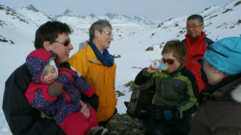 2009-04-06-1612_-_Maritha Eugenius Labansen; Qupanuk Eugenius Labansen; Ruth Labansen; Søren Labansen