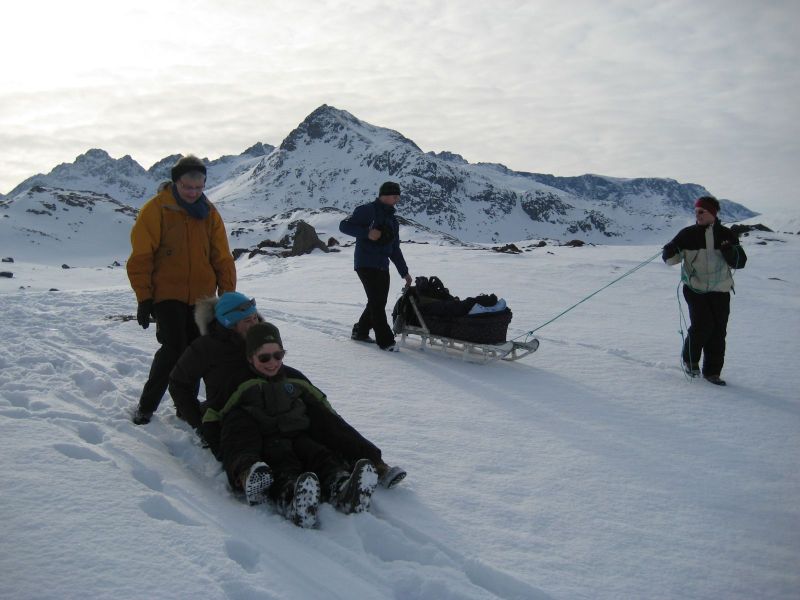 Hele familien i Tasiilaq