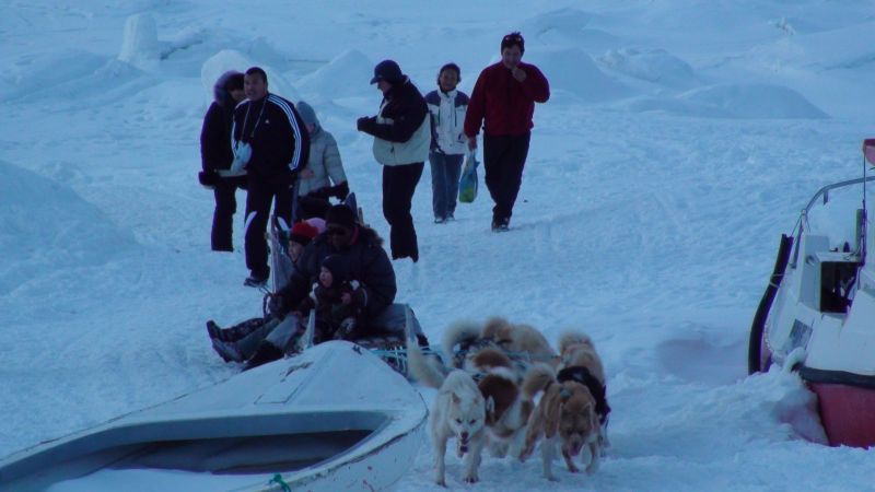Hele familien i Tasiilaq