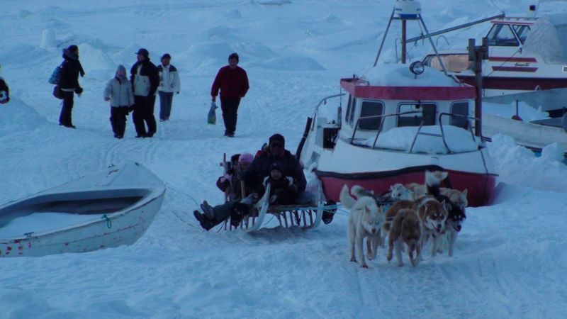 Hele familien i Tasiilaq