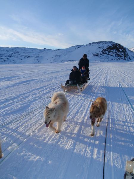 Hele familien i Tasiilaq