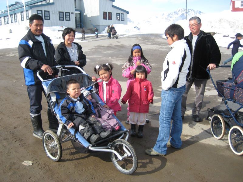 Hele familien i Tasiilaq