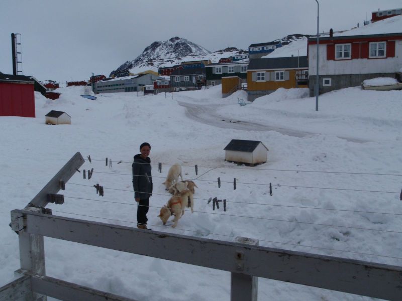 Hele familien i Tasiilaq
