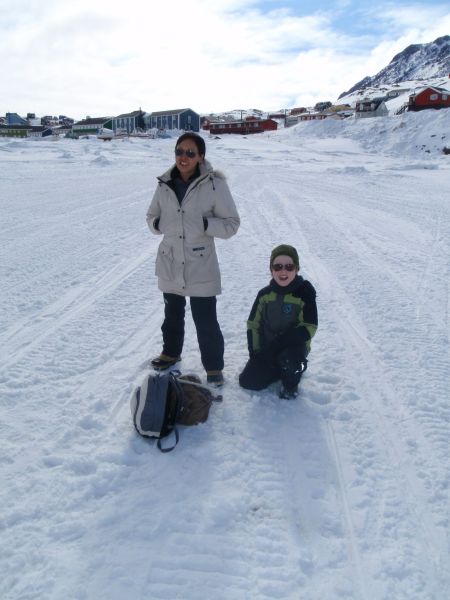 Hele familien i Tasiilaq