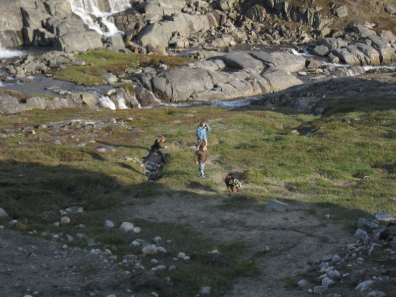 Djanco - ude og inde