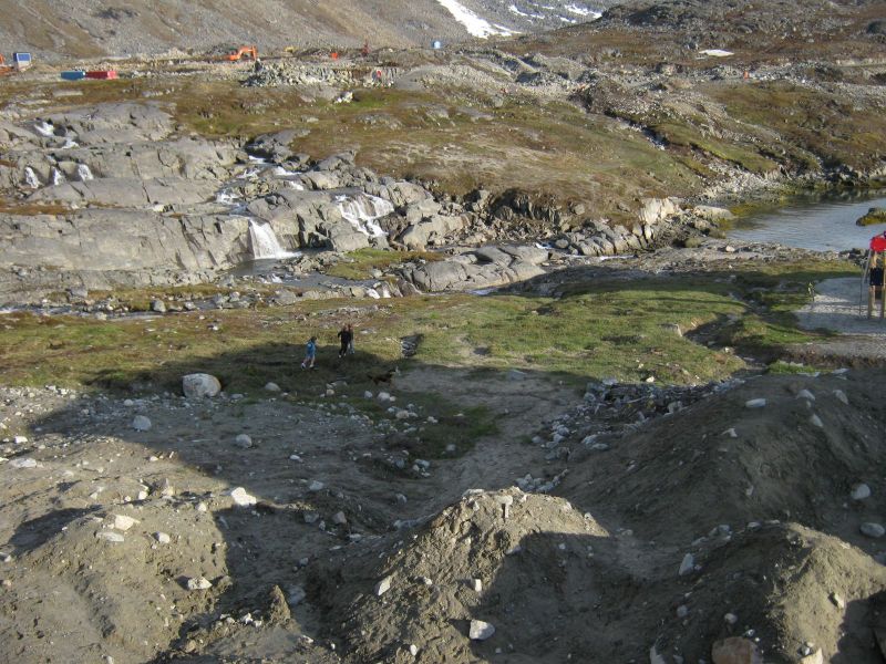 Djanco - ude og inde