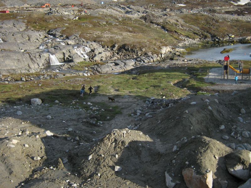 Djanco - ude og inde