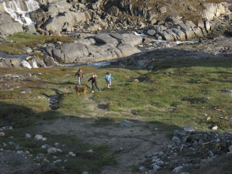 Djanco - ude og inde