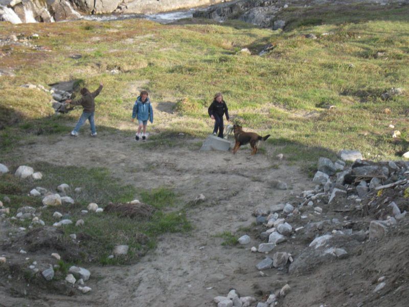 Djanco - ude og inde