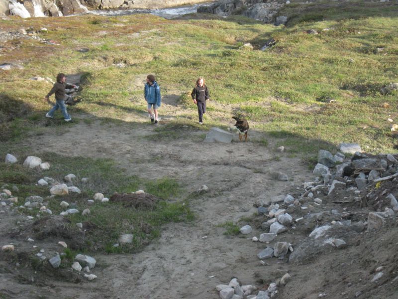 Djanco - ude og inde