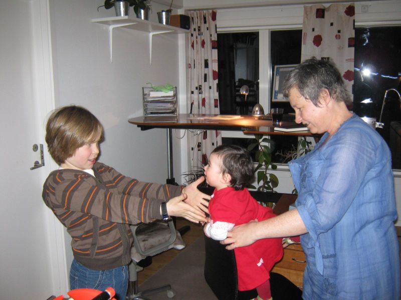 2009-10-31-1833_Mette Labansen; Qupanuk Eugenius Labansen; Rumle Labansen