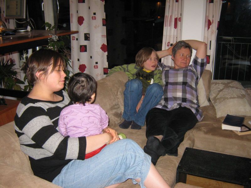 2009-11-03-1904_Maritha Eugenius Labansen; Mette Labansen; Qupanuk Eugenius Labansen; Rumle Labansen