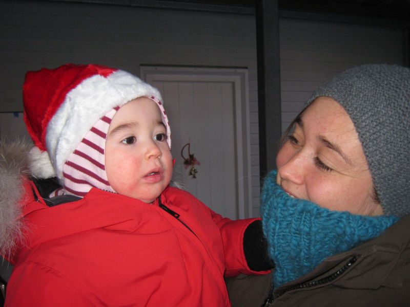 2009-12-24-1418_Maritha Eugenius Labansen; Qupanuk Eugenius Labansen