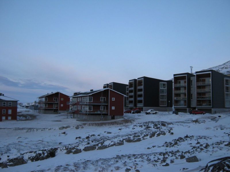 2010-01-20-0957_Fra gåture i Nuuk_Pupik