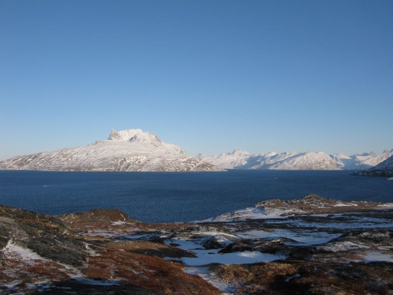 2010-02-06-1359_Fra gåture i Nuuk_Nuuk; Sermitsiaq; Udsigt i Nuuk
