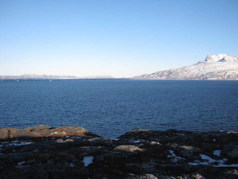 2010-02-07-1225_Fra gåture i Nuuk_Nuuk; Sermitsiaq; Udsigt i Nuuk