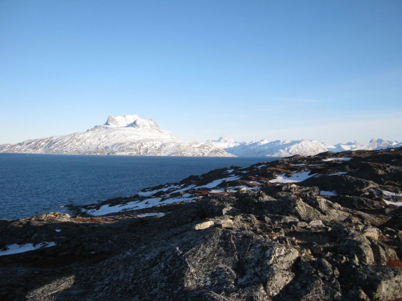 2010-02-07-1231_Fra gåture i Nuuk_Nuuk; Sermitsiaq; Udsigt i Nuuk