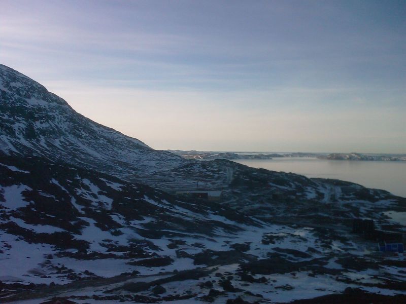 2010-02-18-1120_Fra gåture i Nuuk_-