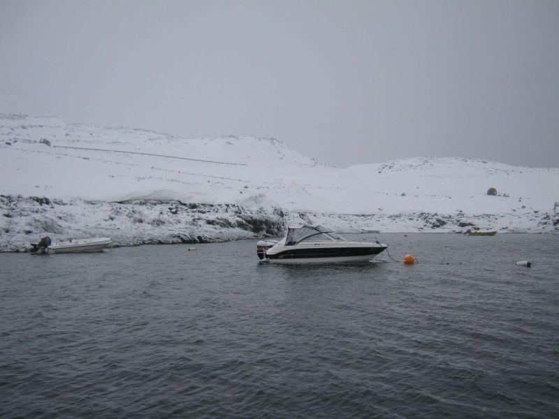 2010-03-03-1549_Inderste af bugten i Qinnqorput med både_Båd; Både; Nuuk; Udsigt i Nuuk_2