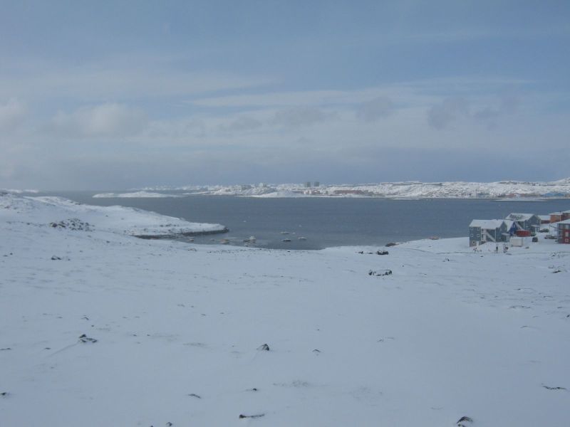 2010-03-04-1232_Inderste af bugten i Qinnqorput med både_Nuuk; Udsigt i Nuuk