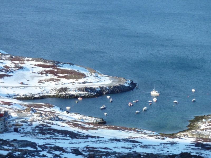 2010-03-10-1054_Inderste af bugten i Qinnqorput med både_Båd; Både; Nuuk; Udsigt i Nuuk