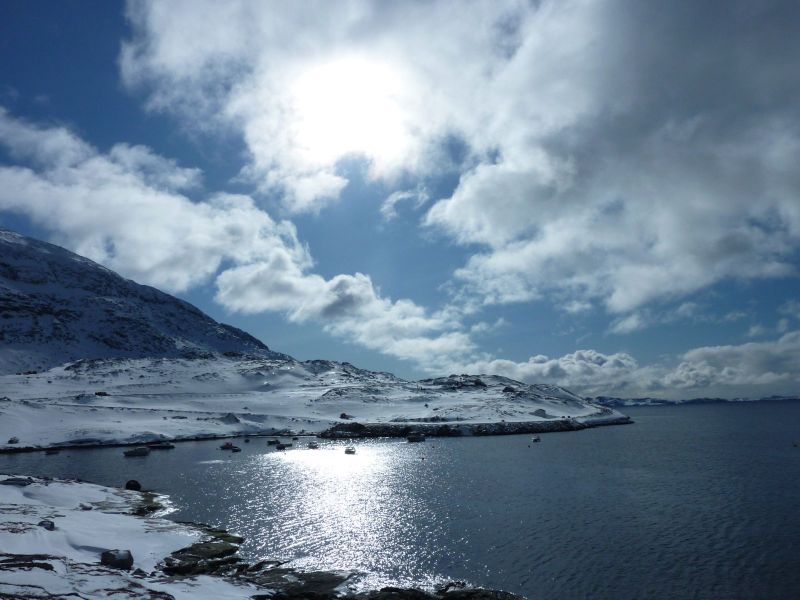 2010-03-23-1254_Inderste af bugten i Qinnqorput med både_Nuuk; Udsigt i Nuuk