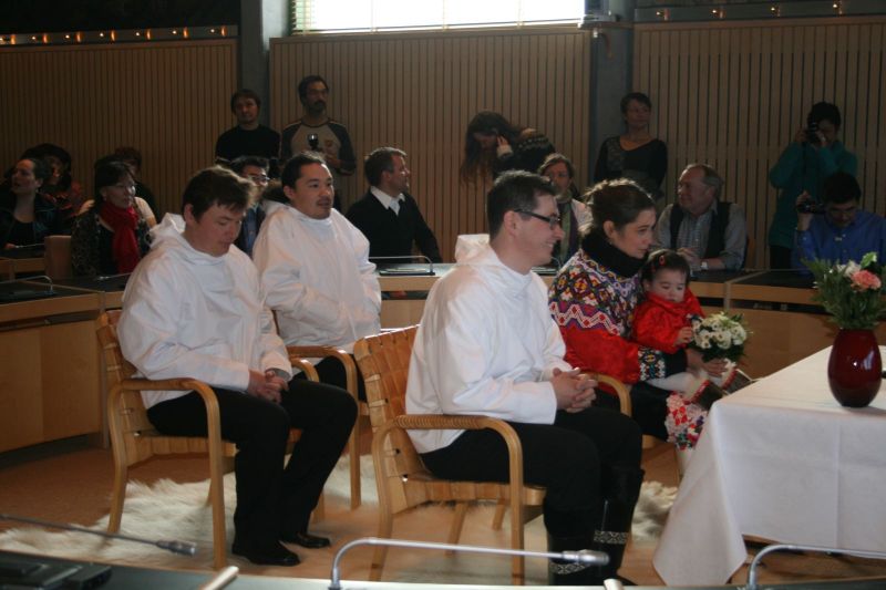 2010-04-14-1006_Bryllup_Bryllup; Dorthe Telling; GÃ¥tur; Gåtur; Johannes Telling; John og Nuka; Karina Klausen; Lisa Christ