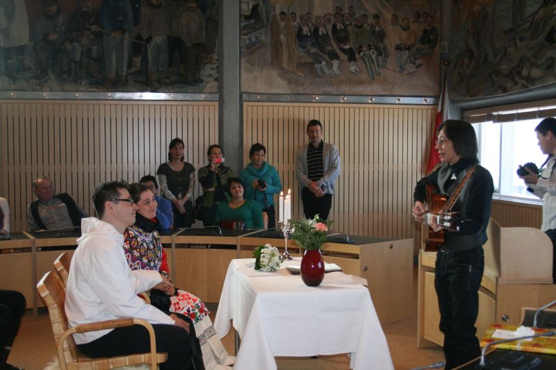 2010-04-14-1015_Bryllup; Djanco; Dorthe Telling; Johannes Telling; John og Nuka; Karina Klausen; Lisa Christiansen;