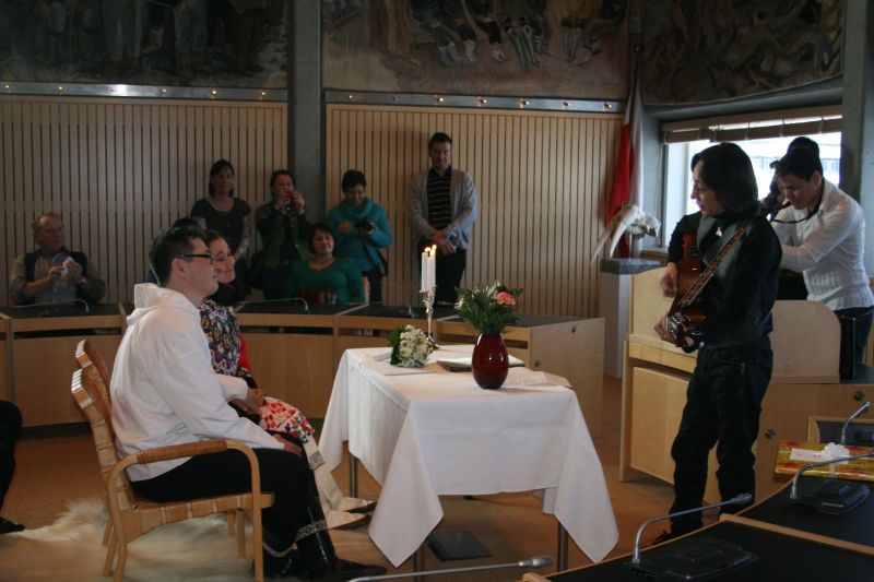 2010-04-14-1015_Bryllup_Bryllup; Dorthe Telling; GÃ¥tur; Gåtur; Jakobine Labansen; Johannes Telling; John og Nuka; Karina K