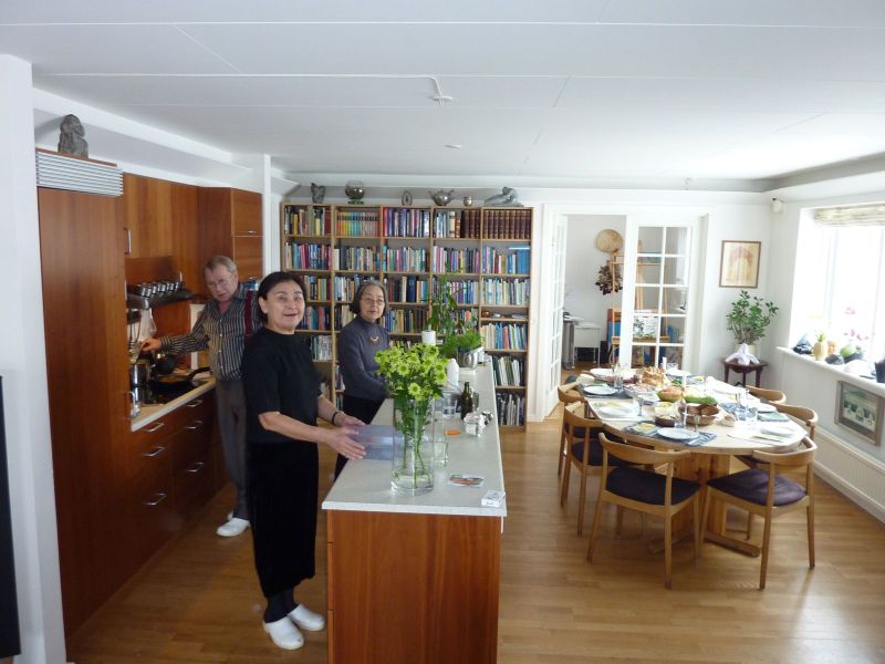 2010-04-02-1301_-_Ane Sofie Labansen; Martha Labansen; Stig Lage