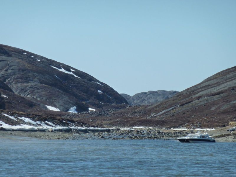 2010-05-13-1402_Både for anker i Kanasut_Båd; Elv