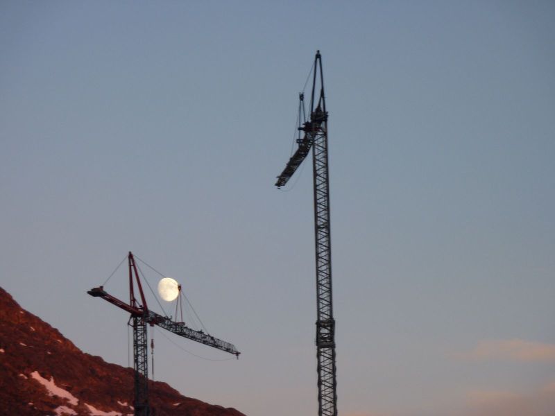 2010-05-24-2259_-_Byggekran; Månen_3