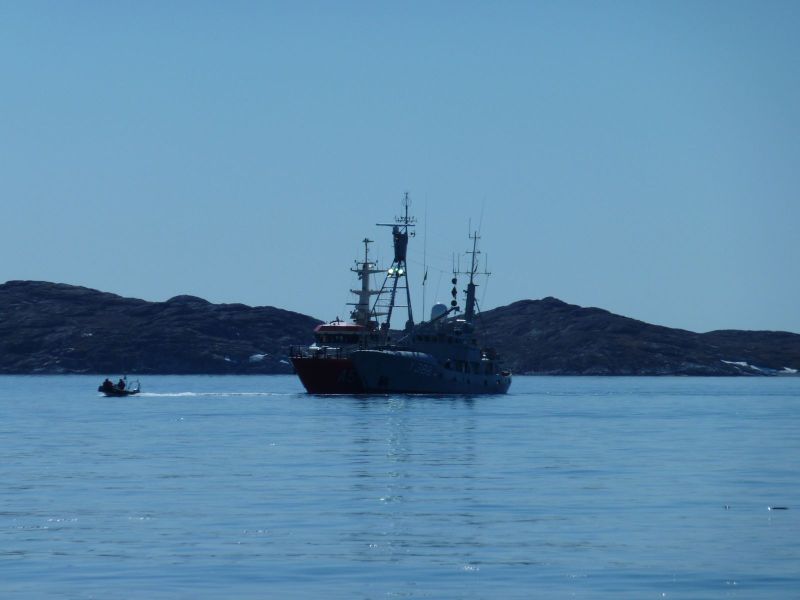 Inspektionskutter udfor Nuuk