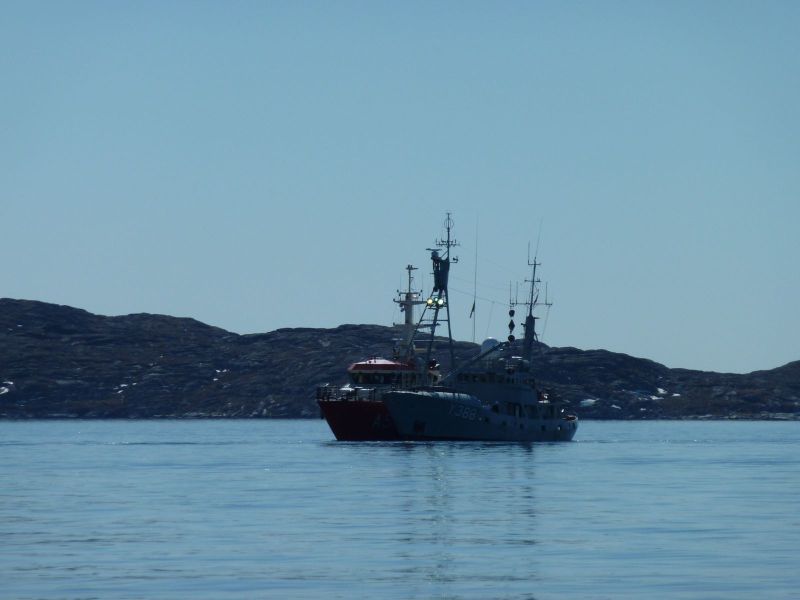 Inspektionskutter udfor Nuuk
