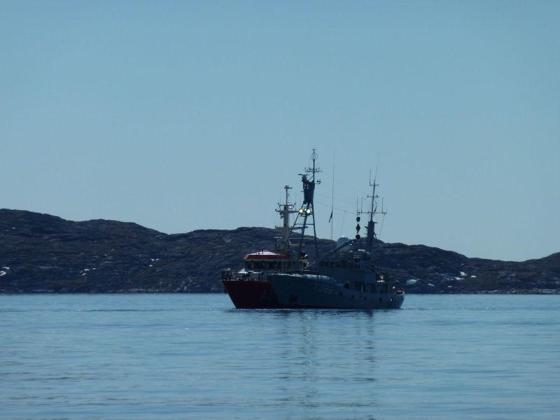 Inspektionskutter udfor Nuuk